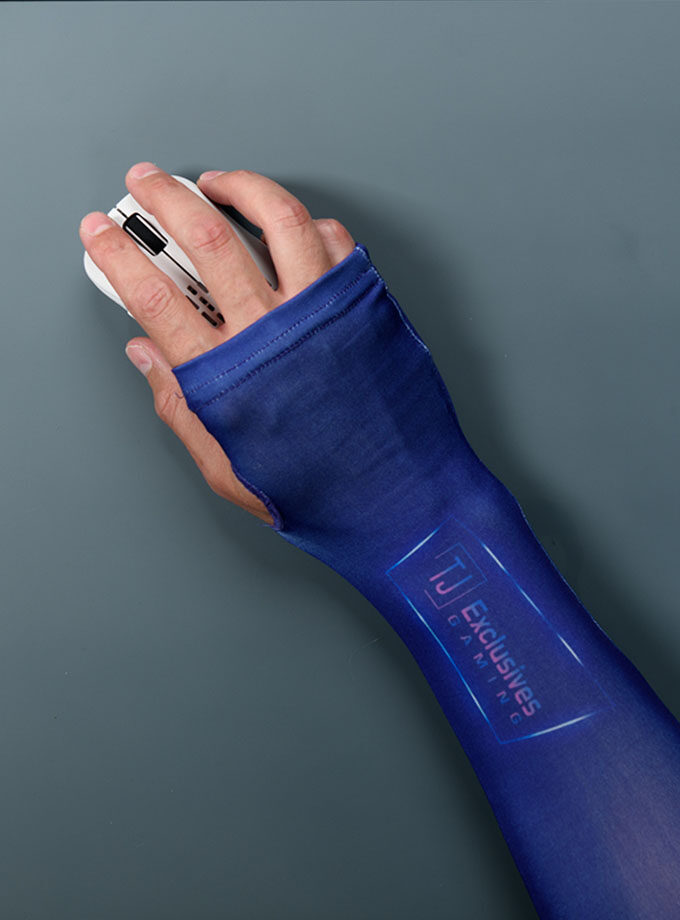 gaming arm sleeve with thumb hole for esports